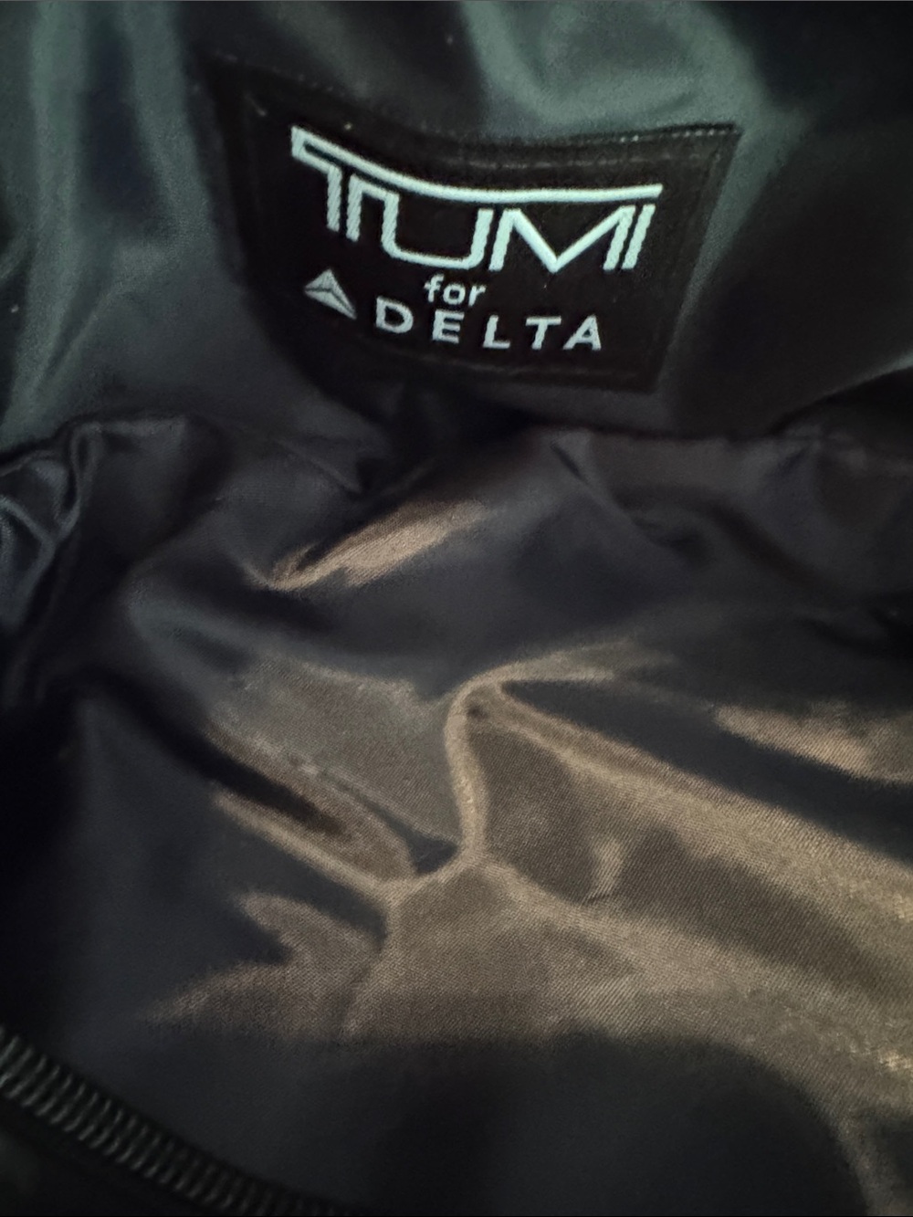 Tumi for Delta black pouches cosmetic toiletry bags - Picture 8 of 8